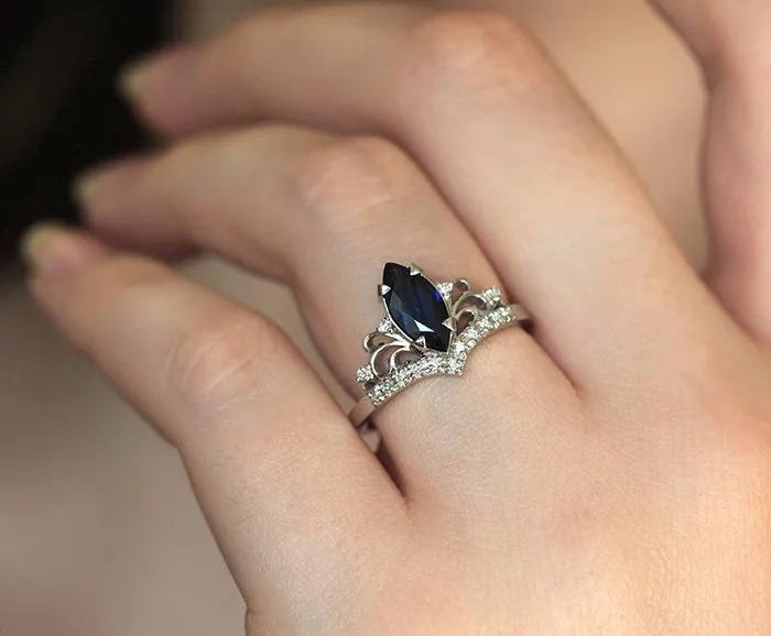 Mariella Blue Sapphire Diamond Ring capucinne Rings